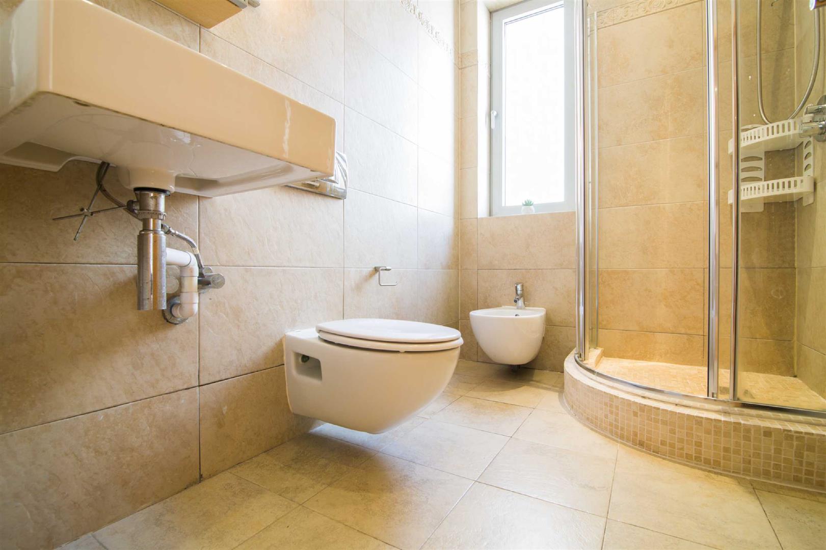 Image of Apartment - 3 Bedrooms - 2 Bathrooms for Rental in Royal Ocean Plaza-Gibraltar, Image 8